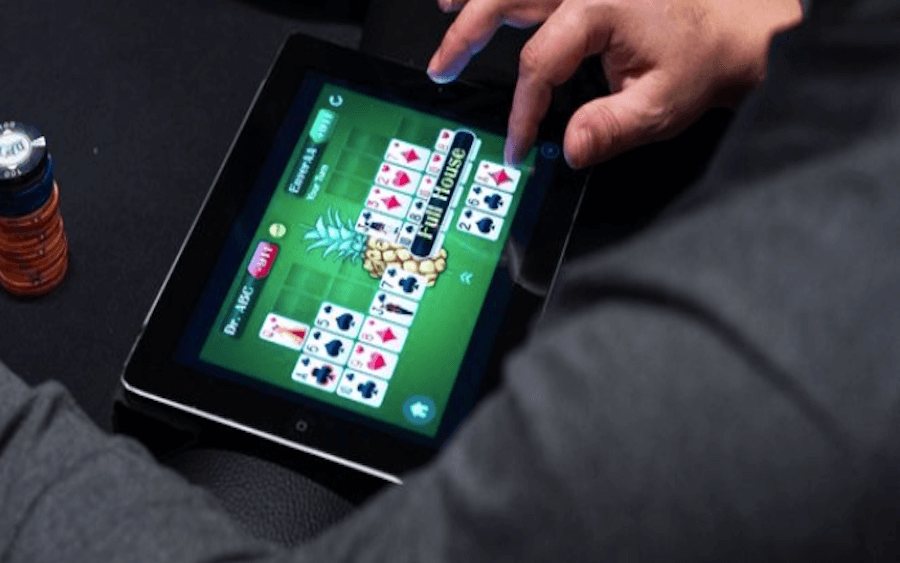 poker game on tablet